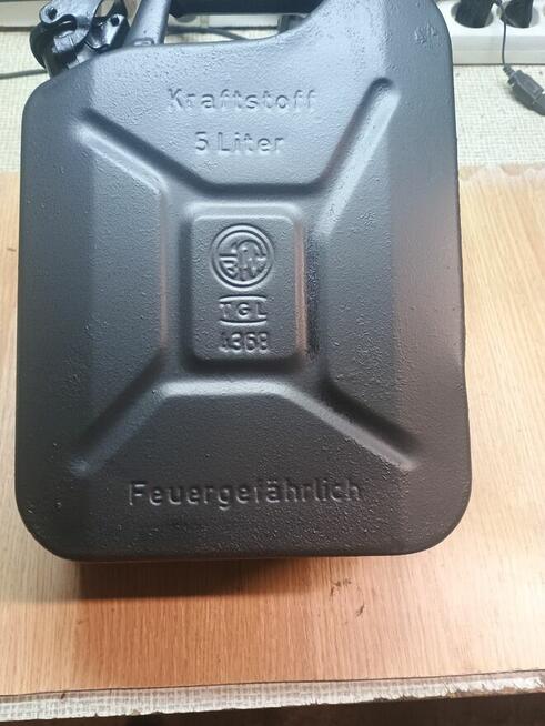 Odrestaurowane kanistry