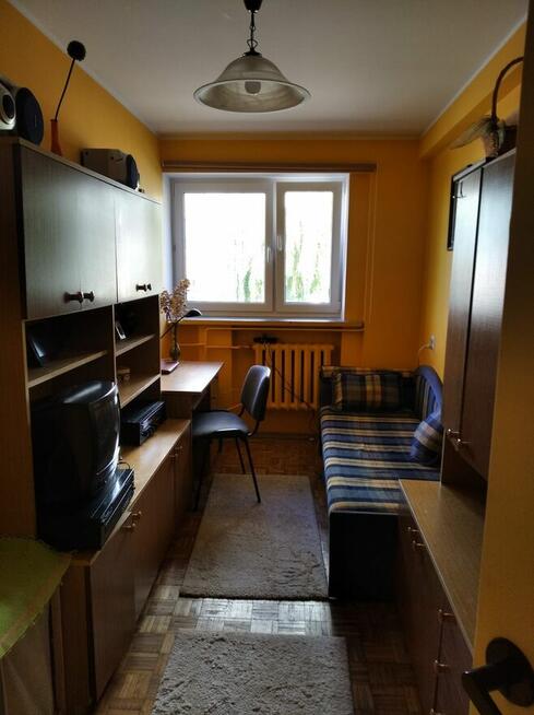 Sprzed. bezp. 3 pok. na 1 p. w budynku 1/1