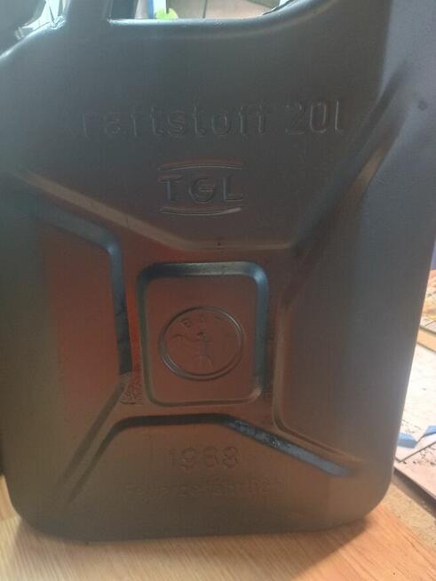 Odrestaurowane kanistry