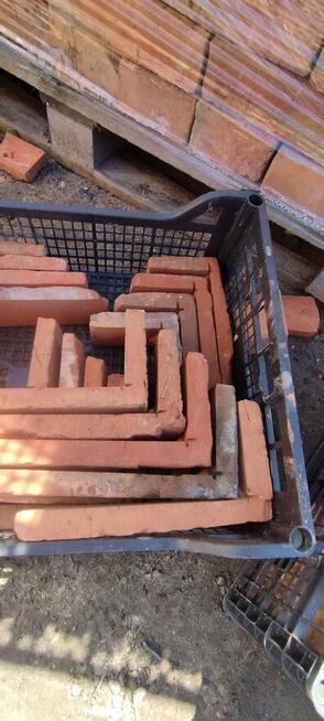 Układanie płytek z cegły rozbiórkowej, tarasy, ściany, komin