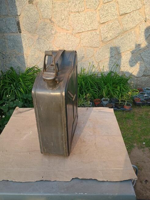 Odrestaurowane kanistry