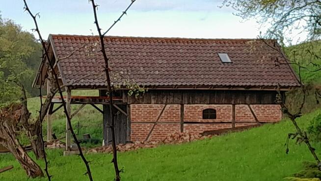 Układanie płytek z cegły rozbiórkowej – tarasy, ściany, dek