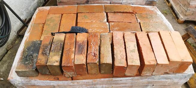 Układanie płytek z cegły rozbiórkowej – tarasy, ściany, dek