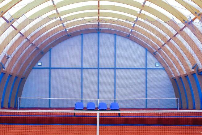 Kompleks Sportowy – Hala 17×78: 2 korty i domek klubowy