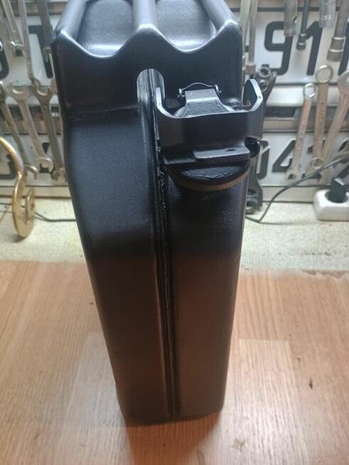 Odrestaurowane kanistry