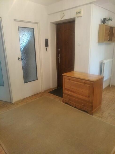 Sprzed. bezp. 3 pok. na 1 p. w budynku 1/1