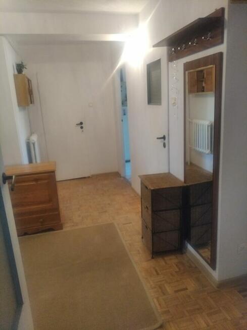 Sprzed. bezp. 3 pok. na 1 p. w budynku 1/1