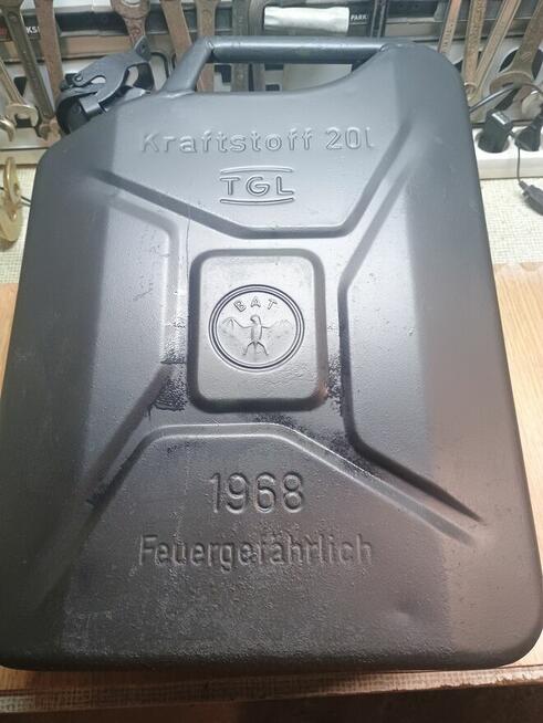 Odrestaurowane kanistry