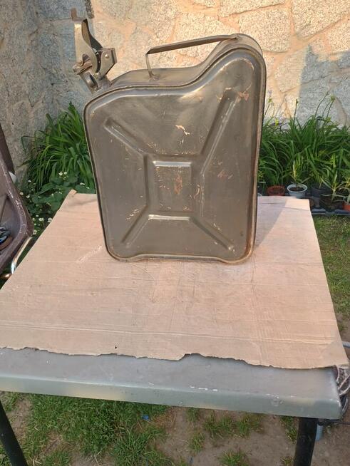 Odrestaurowane kanistry