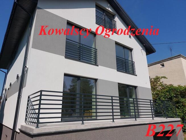 Ogrodzenie frontowe, palisadowe grzebieniowe Bramy Balustrad