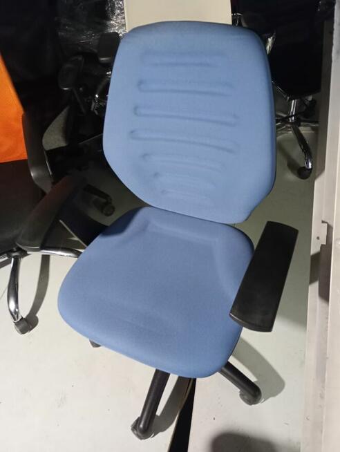 Fotel biurowy obrotowy niebieski fotele krzesła biurowe