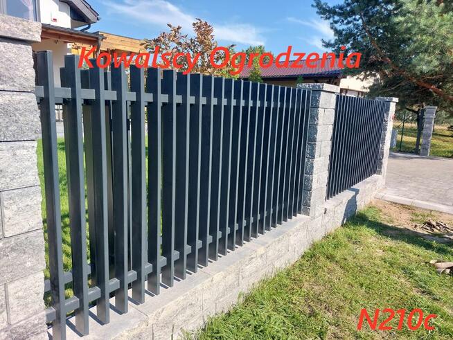 Ogrodzenie frontowe, palisadowe grzebieniowe Bramy Balustrad