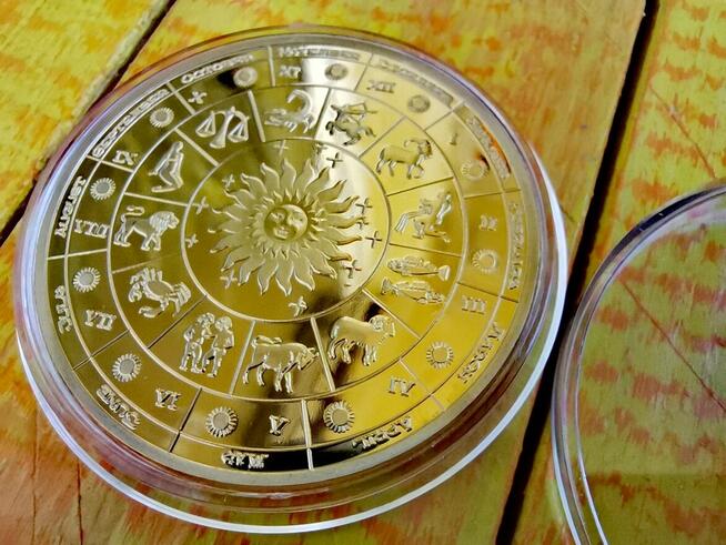 Moneta kolekcjonerska fazy księżyca