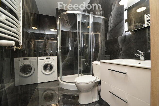 Dom podzielony na mieszkania pod wynajem.