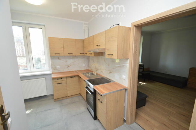 Dom podzielony na mieszkania pod wynajem.