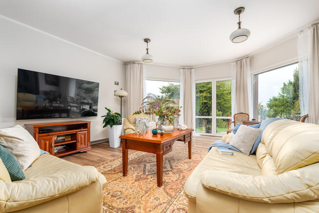 Piękny,rodzinny dom z ogrodem w spokojnej okolicy.