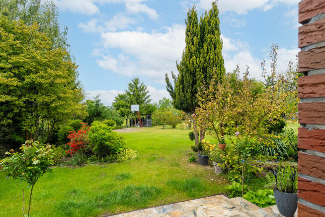 Piękny,rodzinny dom z ogrodem w spokojnej okolicy.