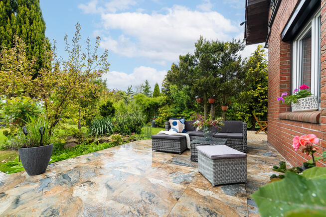 Piękny,rodzinny dom z ogrodem w spokojnej okolicy.