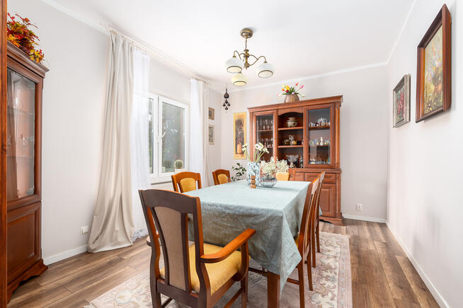 Piękny,rodzinny dom z ogrodem w spokojnej okolicy.