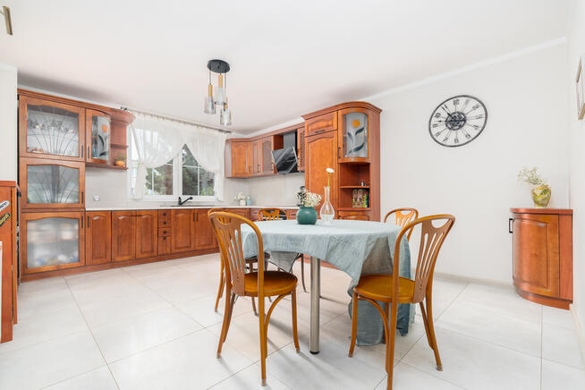 Piękny,rodzinny dom z ogrodem w spokojnej okolicy.