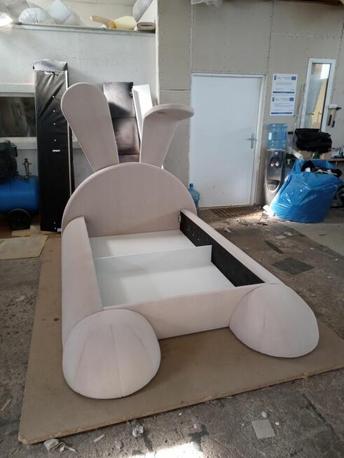 Panele tapicerowane oraz łóżka na wymiar z montażem