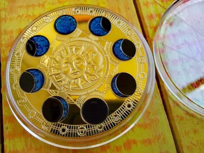 Moneta kolekcjonerska fazy księżyca