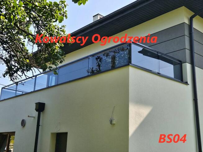 Ogrodzenie frontowe, palisadowe grzebieniowe Bramy Balustrad