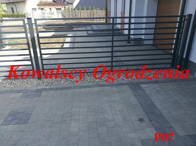 Ogrodzenie frontowe, palisadowe grzebieniowe Bramy Balustrad