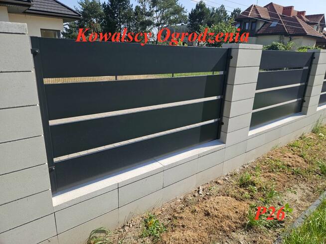 Ogrodzenie frontowe, palisadowe grzebieniowe Bramy Balustrad