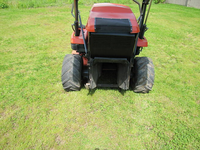 Traktor kosiarka samojezdna Kubota GZD15 górny wysyp