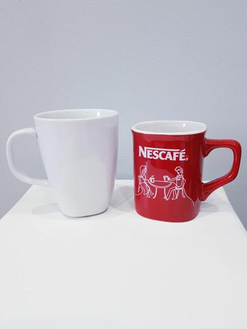 Zestaw kubków ceramicznych