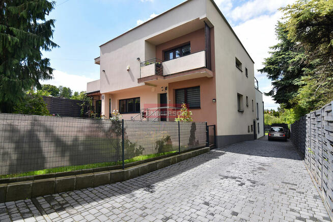 Piękny dwurodzinny dom w Libertowie- 8 pokoi