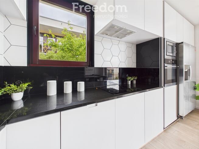 Wygodny czteropokojowy apartament z balkonem
