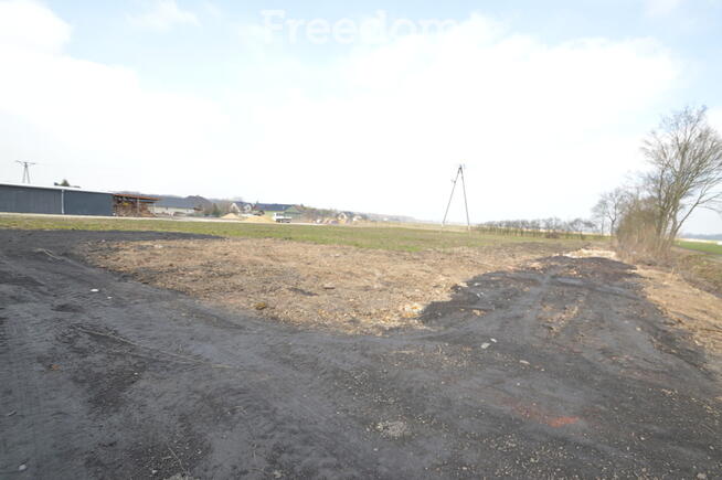 Dzialka inwestycyjno-budowlana w Dębiu