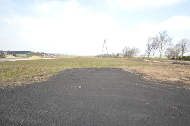 Dzialka inwestycyjno-budowlana w Dębiu