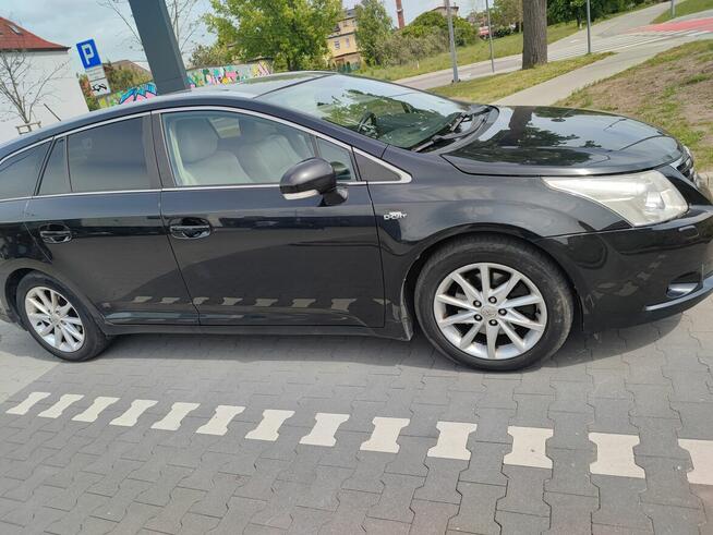 Toyota Avensis kombi T27 z automatyczną skrzynią biegów
