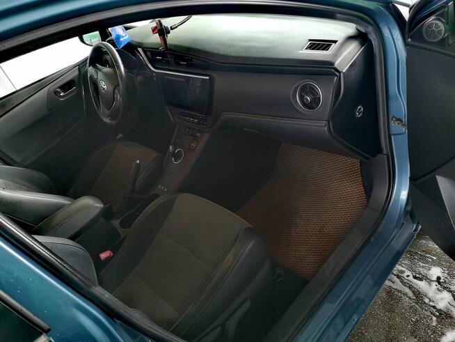 Toyota Auris hybrid 2015