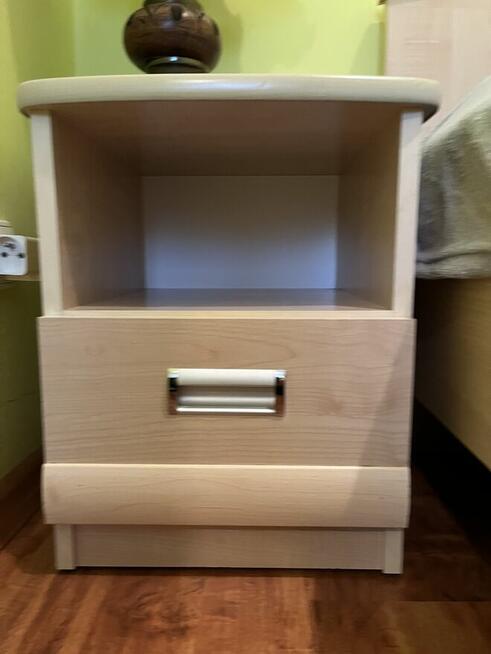 Łóżko z zestawem mebli do sypialni sprzedam