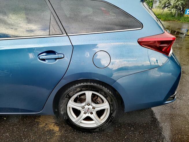 Toyota Auris hybrid 2015