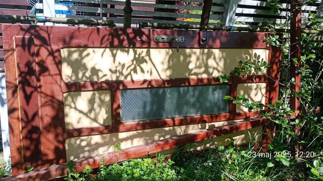 Drzwi do altanki lub garażu