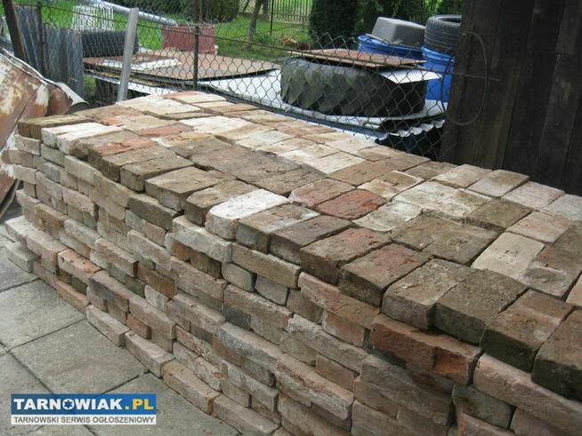 Stara cegła z rozbiurki