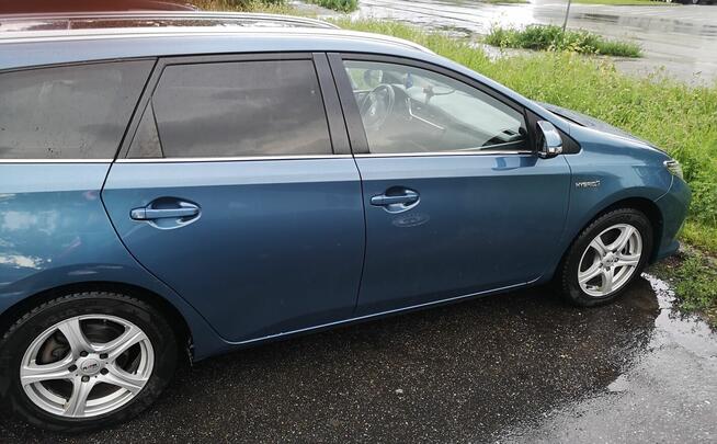 Toyota Auris hybrid 2015