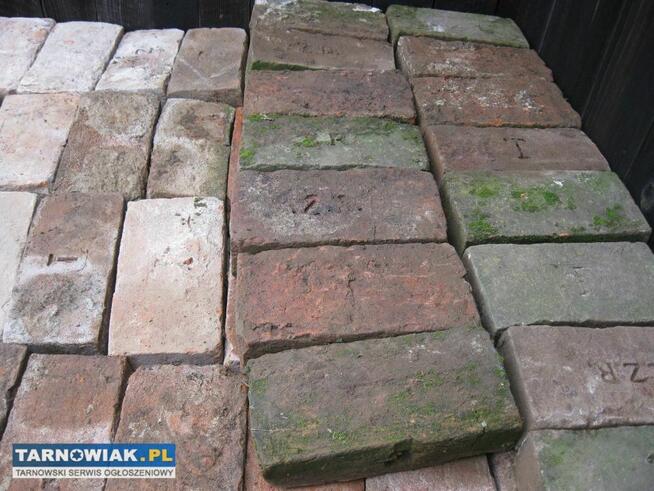 Stara cegła z rozbiurki