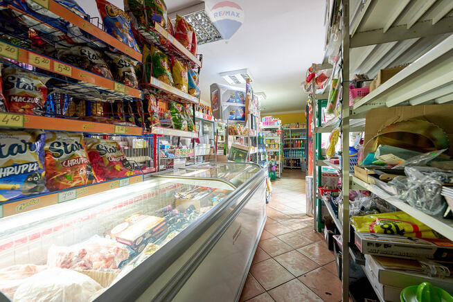 Działający lokal handlowo - usługowy, pow. 79,5 m²