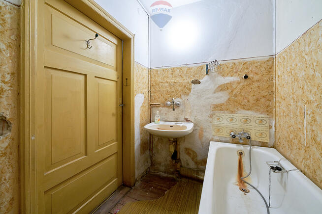 Mieszkanie do remontu, 6 pomieszczeń, pow. 73.5 m²