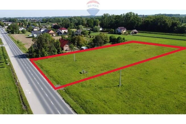 Działka usługowo mieszkaniowa przy głównej drodze