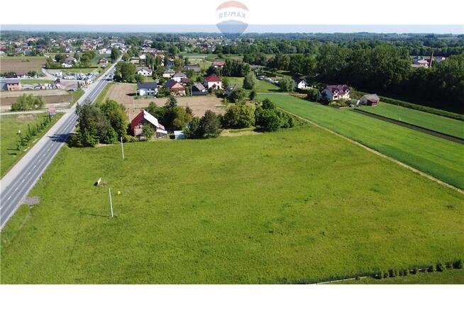 Działka usługowo mieszkaniowa przy głównej drodze