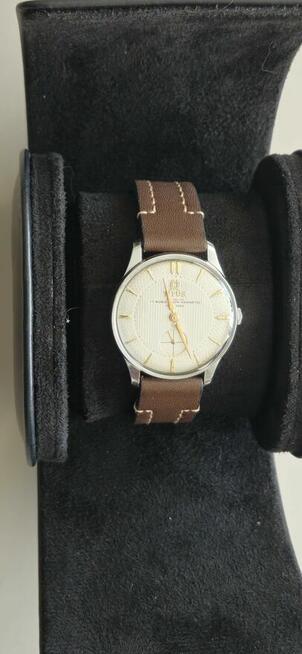 Ponadczasowy zegarek TITUS