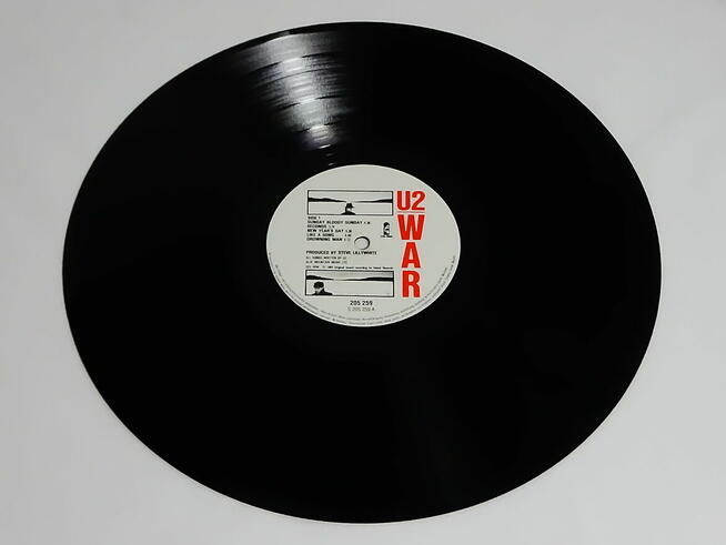 U2 - WAR Label: Island Records – 205 259-320 1983 r.