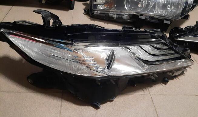 Lampa prawy przod prawa przednia toyota camry 8 VIII 22